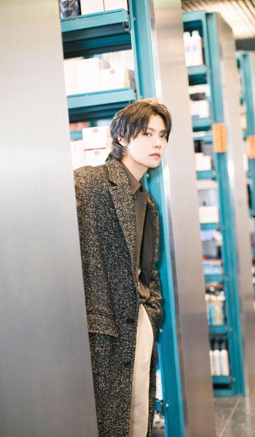 圈内爆料张哲瀚龚俊,揭秘两人背后的故事与关系